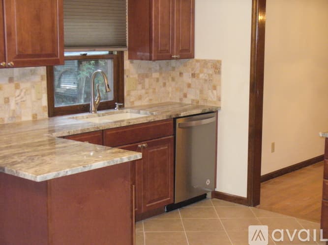 Dublin House: 2105 Selbourne Ct