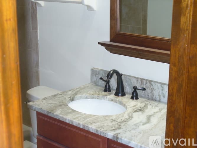 Dublin House: 2105 Selbourne Ct