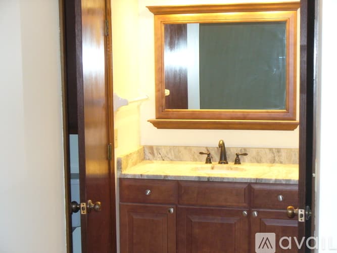 Dublin House: 2105 Selbourne Ct
