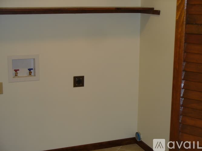 Dublin House: 2105 Selbourne Ct
