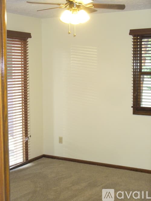 Dublin House: 2105 Selbourne Ct