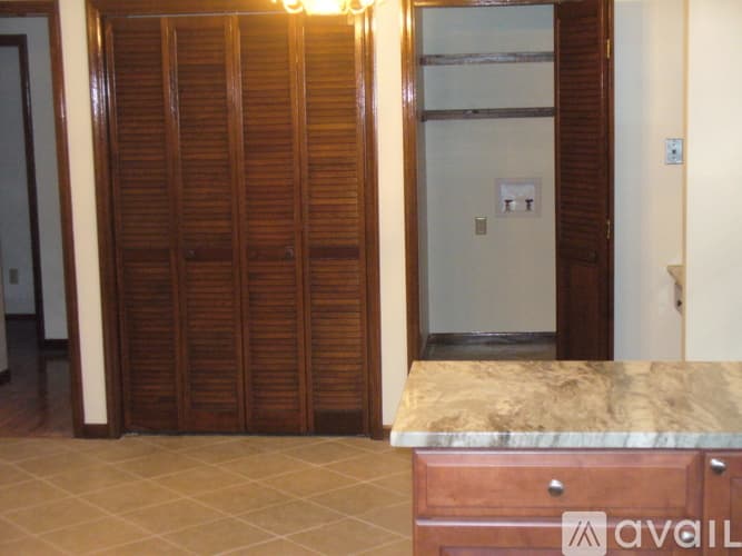 Dublin House: 2105 Selbourne Ct