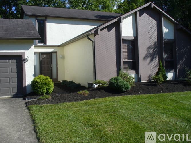 Dublin House: 2105 Selbourne Ct