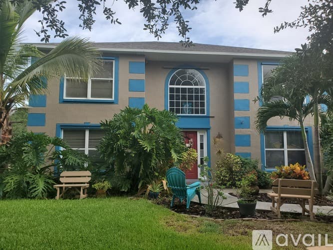 Palm Bay House: 275 Krefeld Road NW