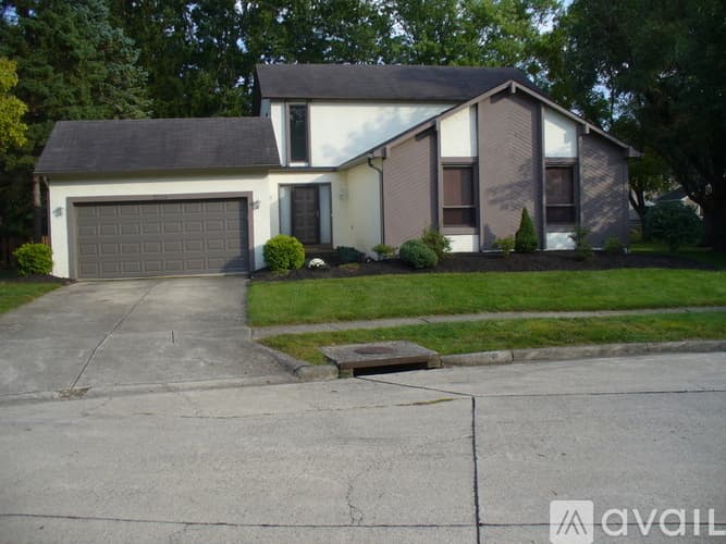 Dublin House: 2105 Selbourne Ct