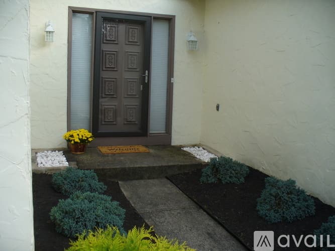 Dublin House: 2105 Selbourne Ct