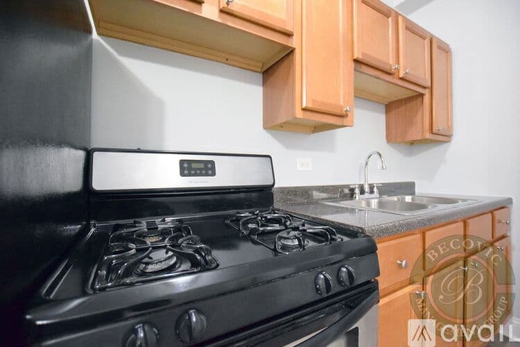 Chicago Apartment: 5860 N Kenmore Ave
