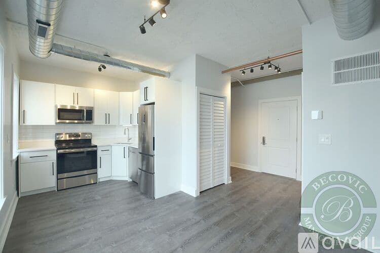 Chicago Apartment: 7645 N Sheridan Rd