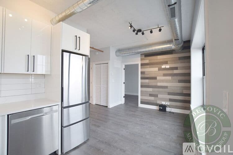 Chicago Apartment: 7645 N Sheridan Rd