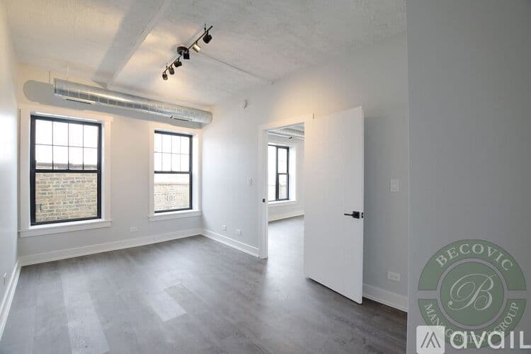 Chicago Apartment: 7645 N Sheridan Rd