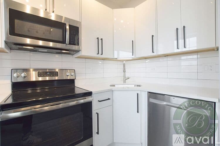 Chicago Apartment: 7645 N Sheridan Rd