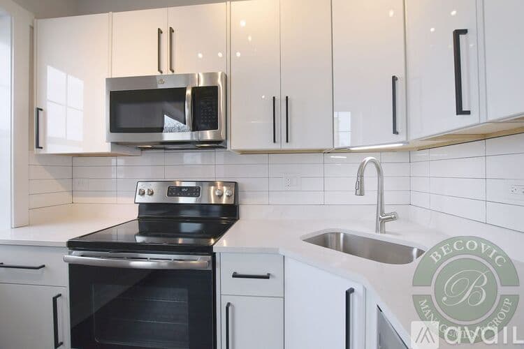 Chicago Apartment: 7645 N Sheridan Rd