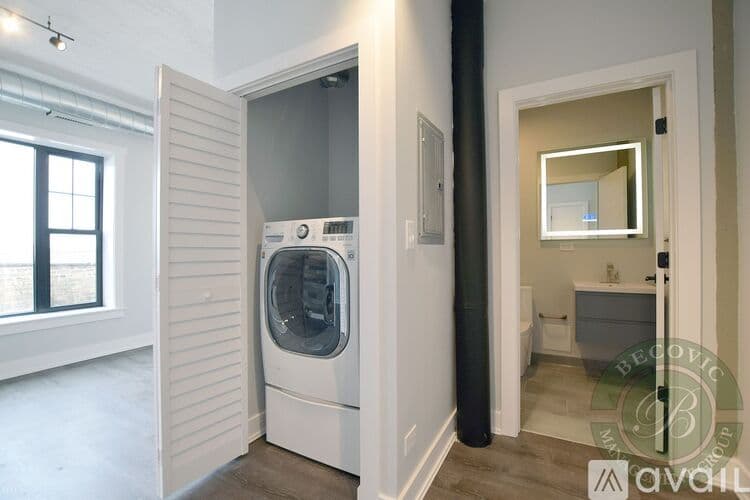 Chicago Apartment: 7645 N Sheridan Rd