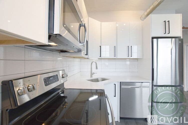Chicago Apartment: 7645 N Sheridan Rd