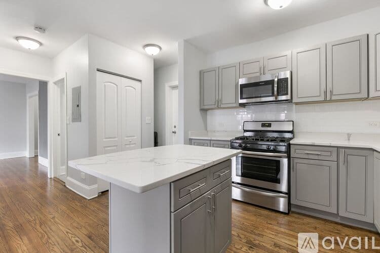 Chicago Apartment: 1611 W Juneway Terrace