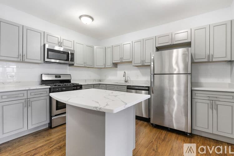 Chicago Apartment: 1611 W Juneway Terrace