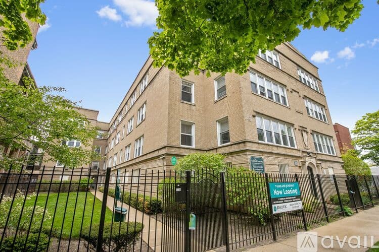Chicago Apartment: 1611 W Juneway Terrace