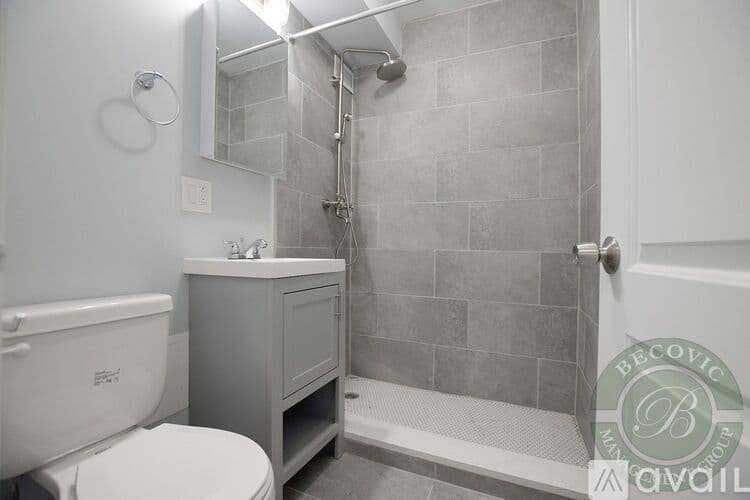Chicago Apartment: 7710 N Sheridan Rd