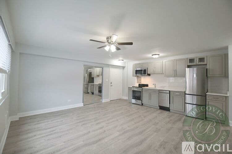 Chicago Apartment: 7710 N Sheridan Rd