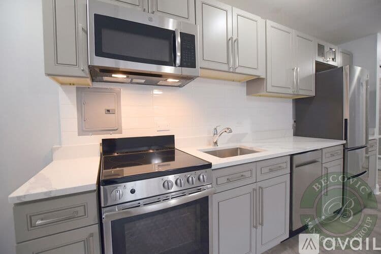 Chicago Apartment: 7710 N Sheridan Rd