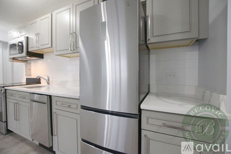 Chicago Apartment: 7710 N Sheridan Rd
