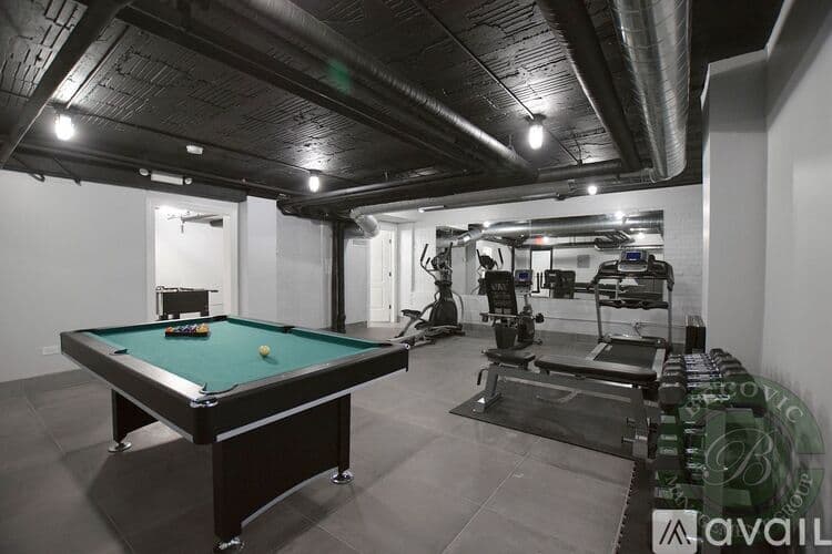 Chicago Apartment: 7710 N Sheridan Rd