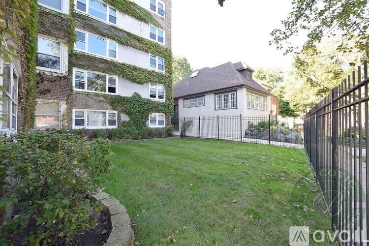 Chicago Apartment: 7710 N Sheridan Rd