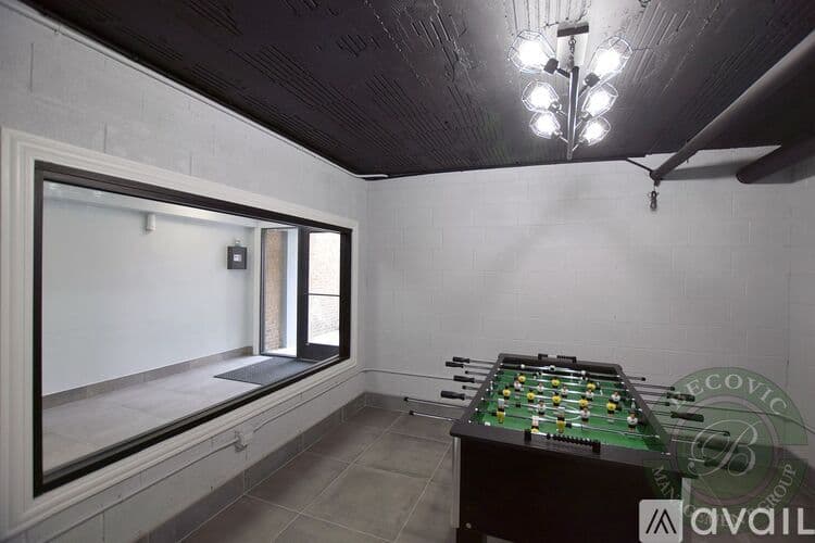 Chicago Apartment: 7710 N Sheridan Rd