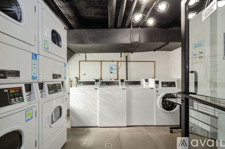 Chicago Apartment: 7710 N Sheridan Rd