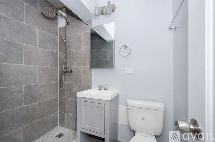 Chicago Apartment: 7710 N Sheridan Rd