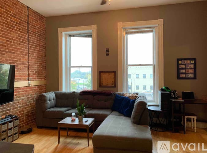 Stevens Point Apartment: 913 Main Street