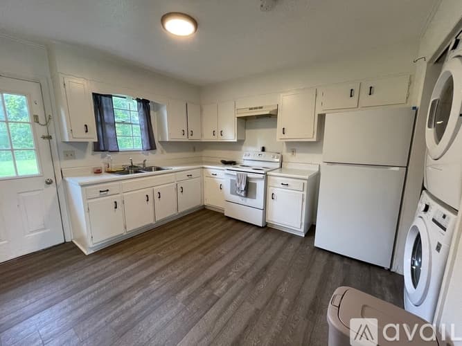 Trenton Apartment: 76 Glenbrook Dr