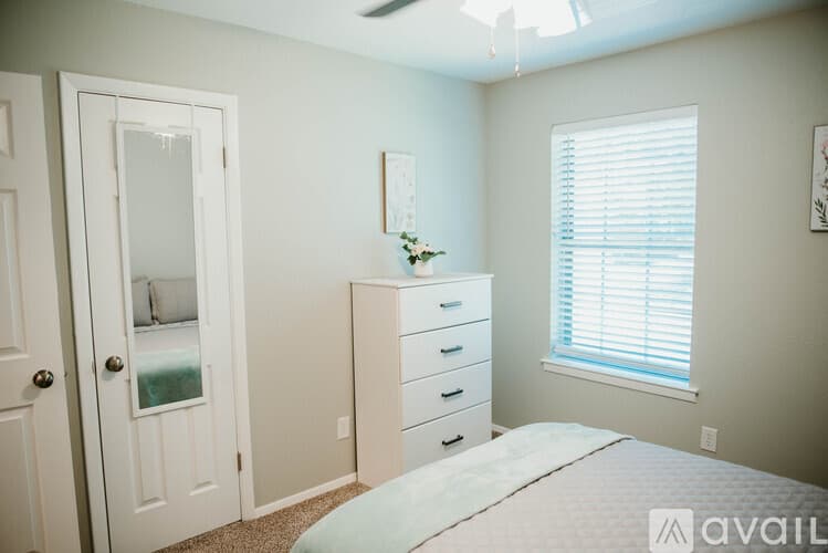 Jacksonville House: 19 Del Tara Dr