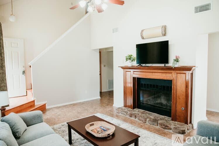 Sherwood House: 101 Bearskin Dr
