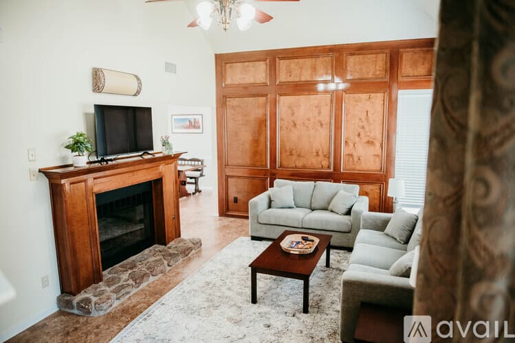 Sherwood House: 101 Bearskin Dr