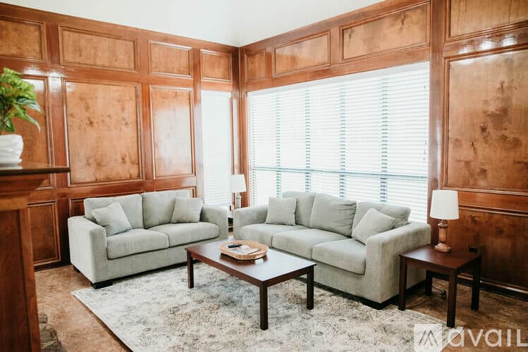 Sherwood House: 101 Bearskin Dr