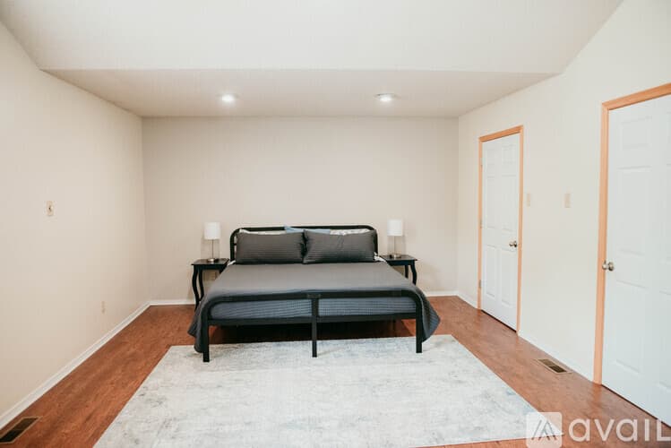 Sherwood House: 101 Bearskin Dr