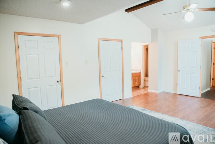 Sherwood House: 101 Bearskin Dr