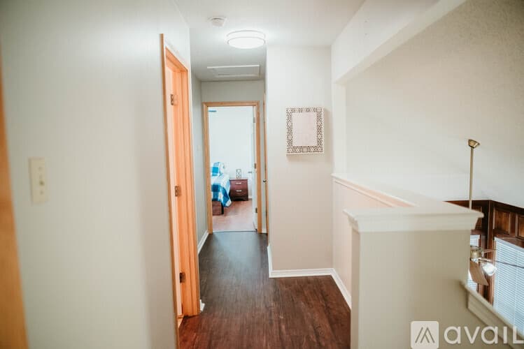 Sherwood House: 101 Bearskin Dr