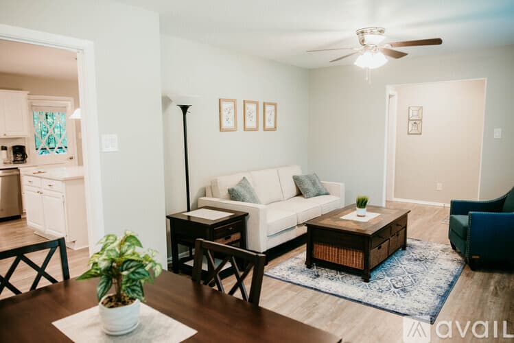 Jacksonville House: 19 Del Tara Dr