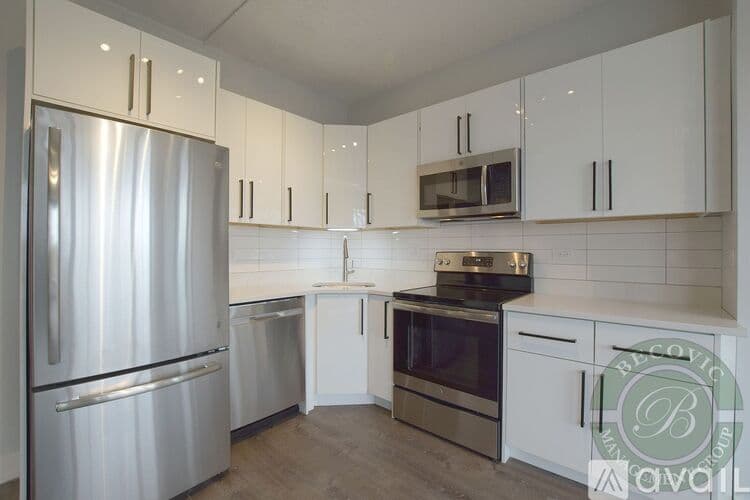 Chicago Apartment: 7645 N Sheridan Rd