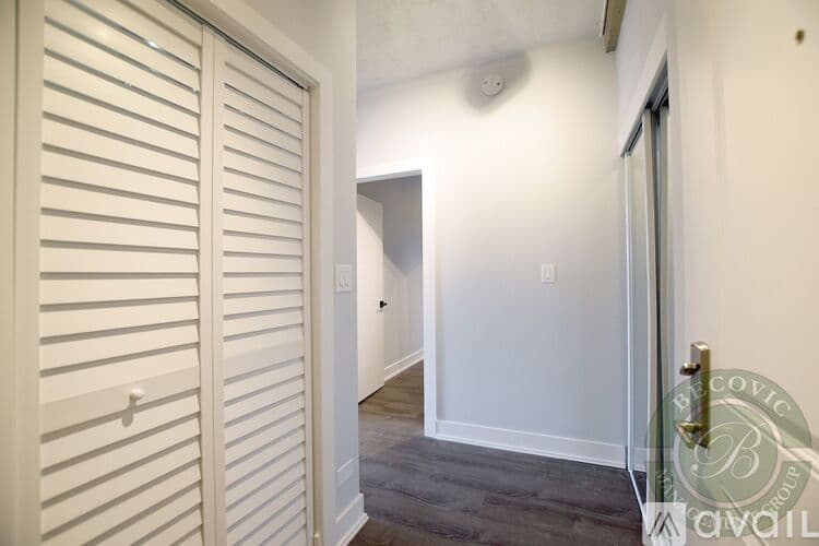 Chicago Apartment: 7645 N Sheridan Rd