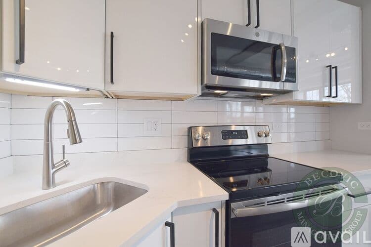Chicago Apartment: 7645 N Sheridan Rd