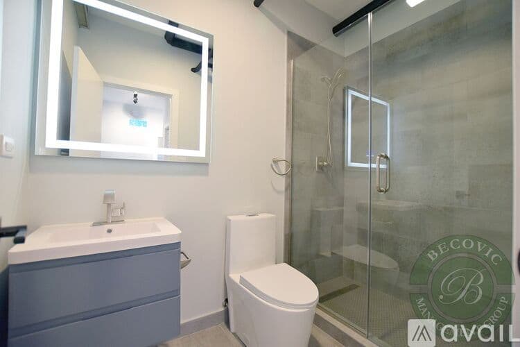 Chicago Apartment: 7645 N Sheridan Rd