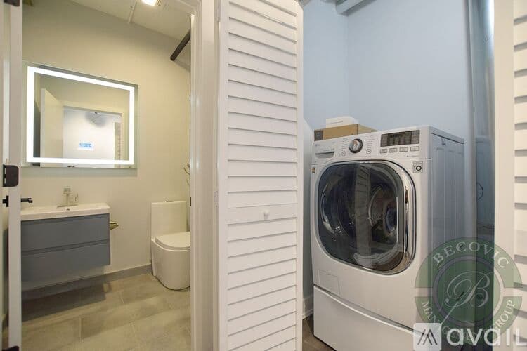 Chicago Apartment: 7645 N Sheridan Rd