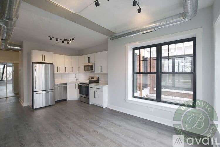 Chicago Apartment: 7645 N Sheridan Rd