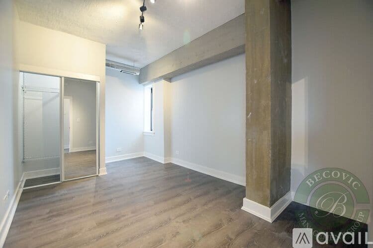 Chicago Apartment: 7645 N Sheridan Rd