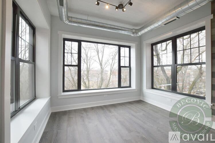 Chicago Apartment: 7645 N Sheridan Rd