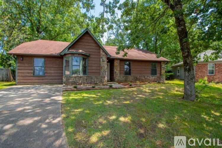 Sherwood House: 122 Pecan Valley Dr