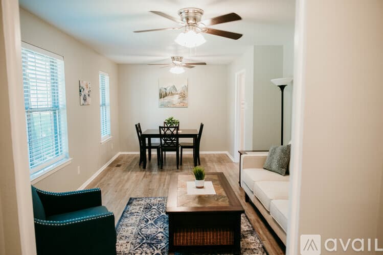 Jacksonville House: 19 Del Tara Dr